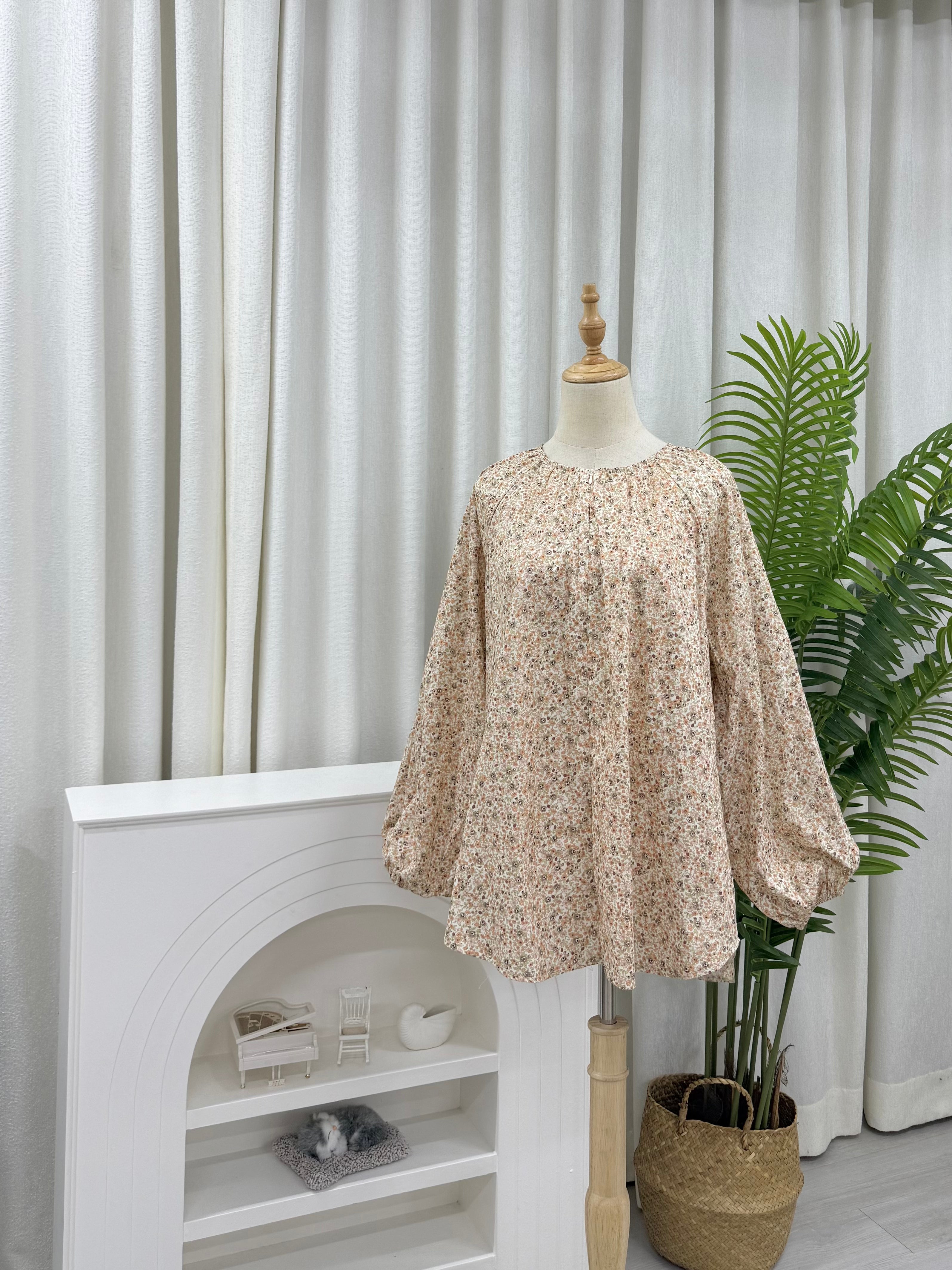 Printed Curve Swing Blouse