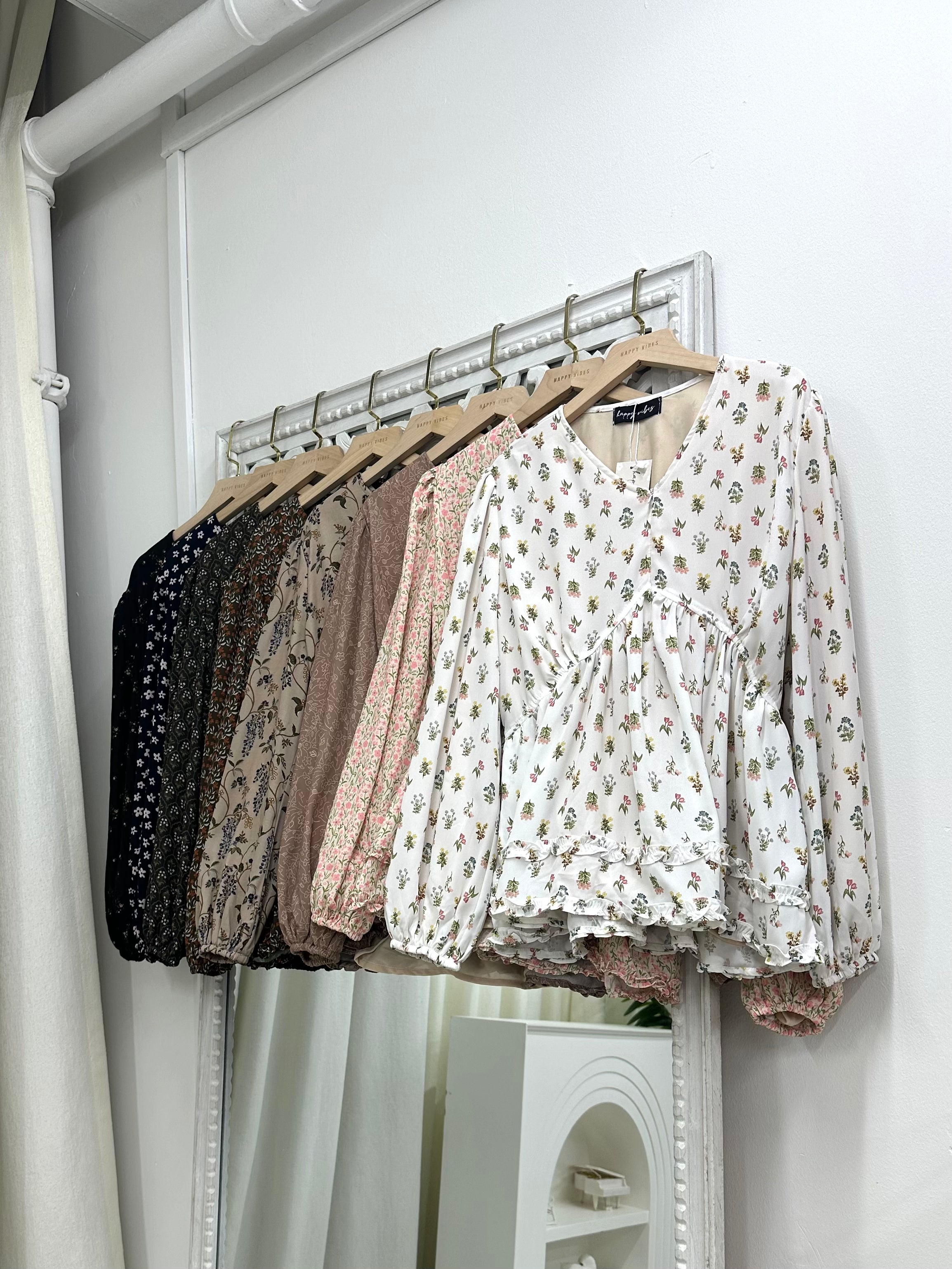 Imprinted Sunday Ruffles Top HV Label