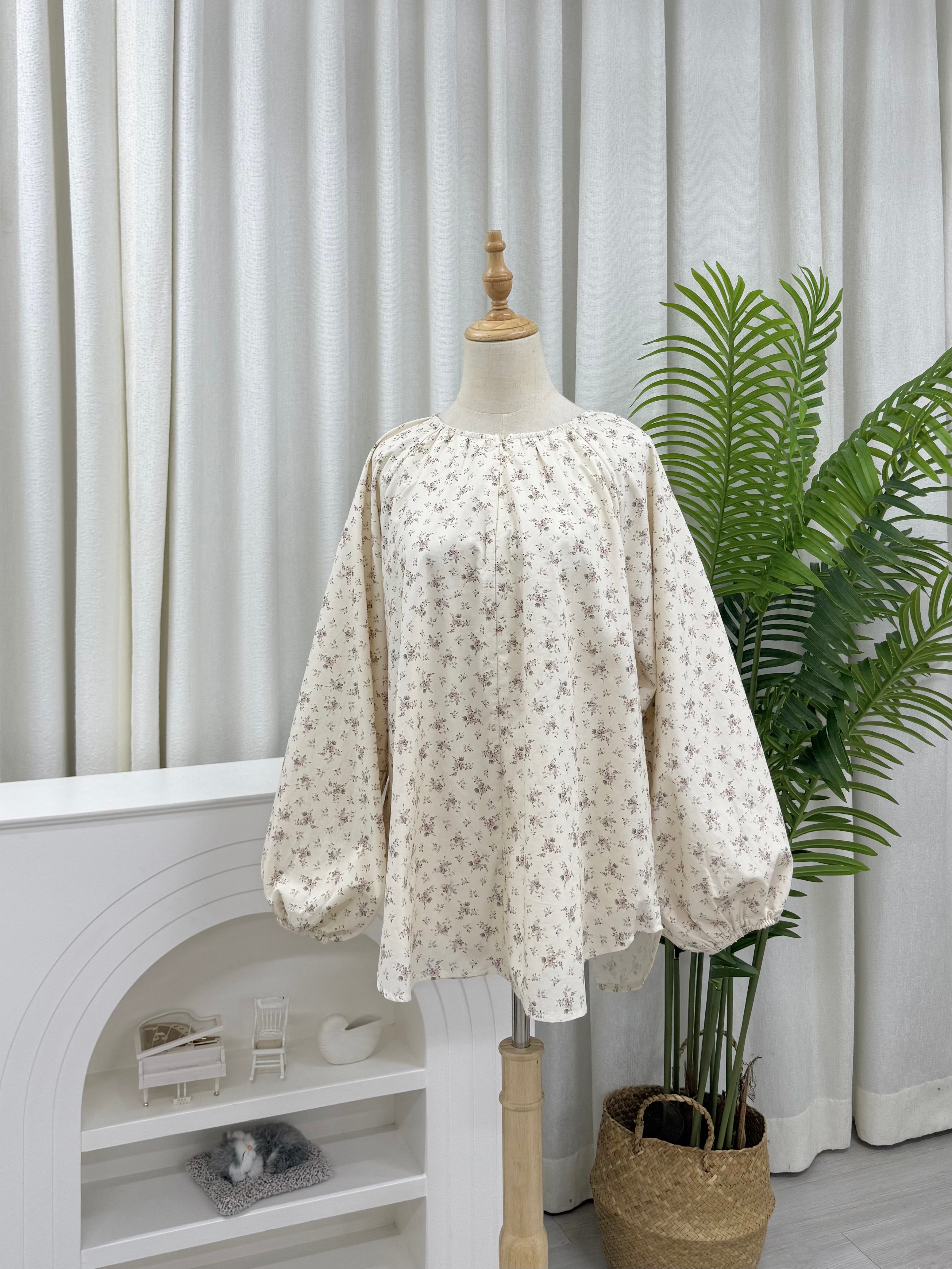 Printed Curve Swing Blouse