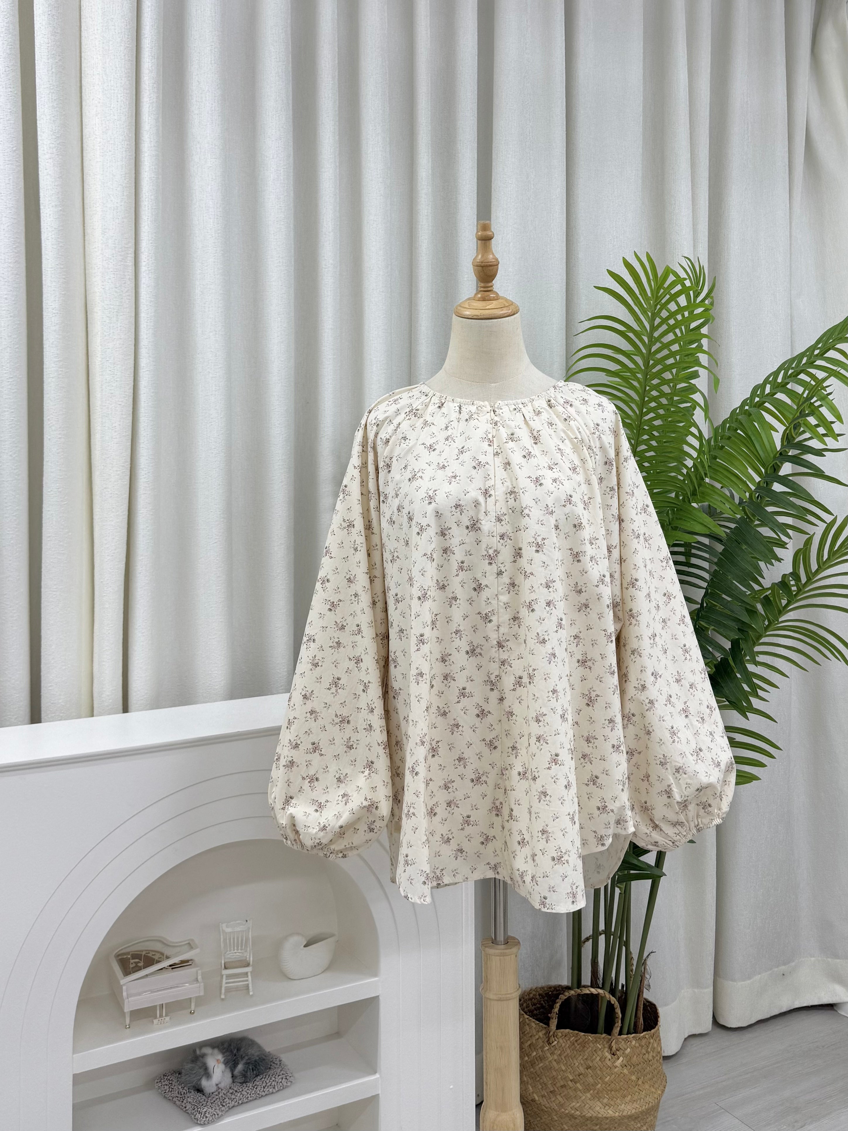 Printed Curve Swing Blouse