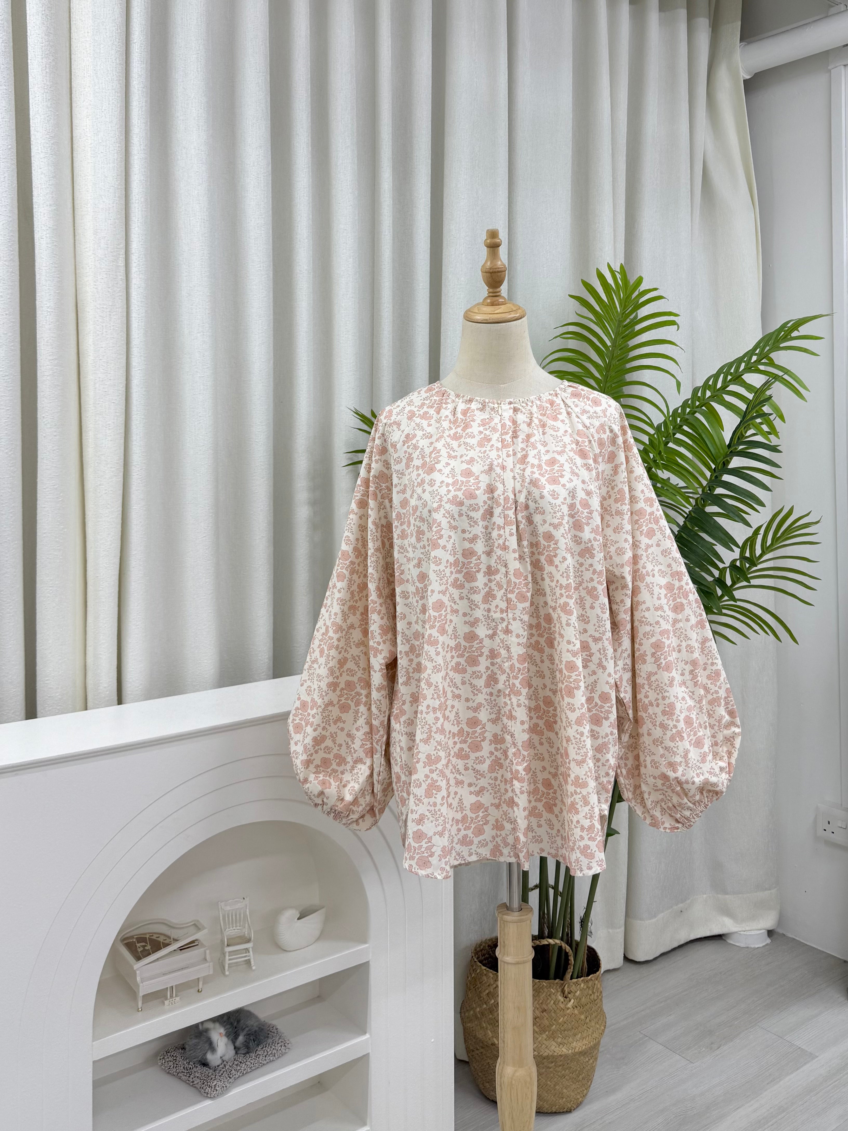 Printed Curve Swing Blouse