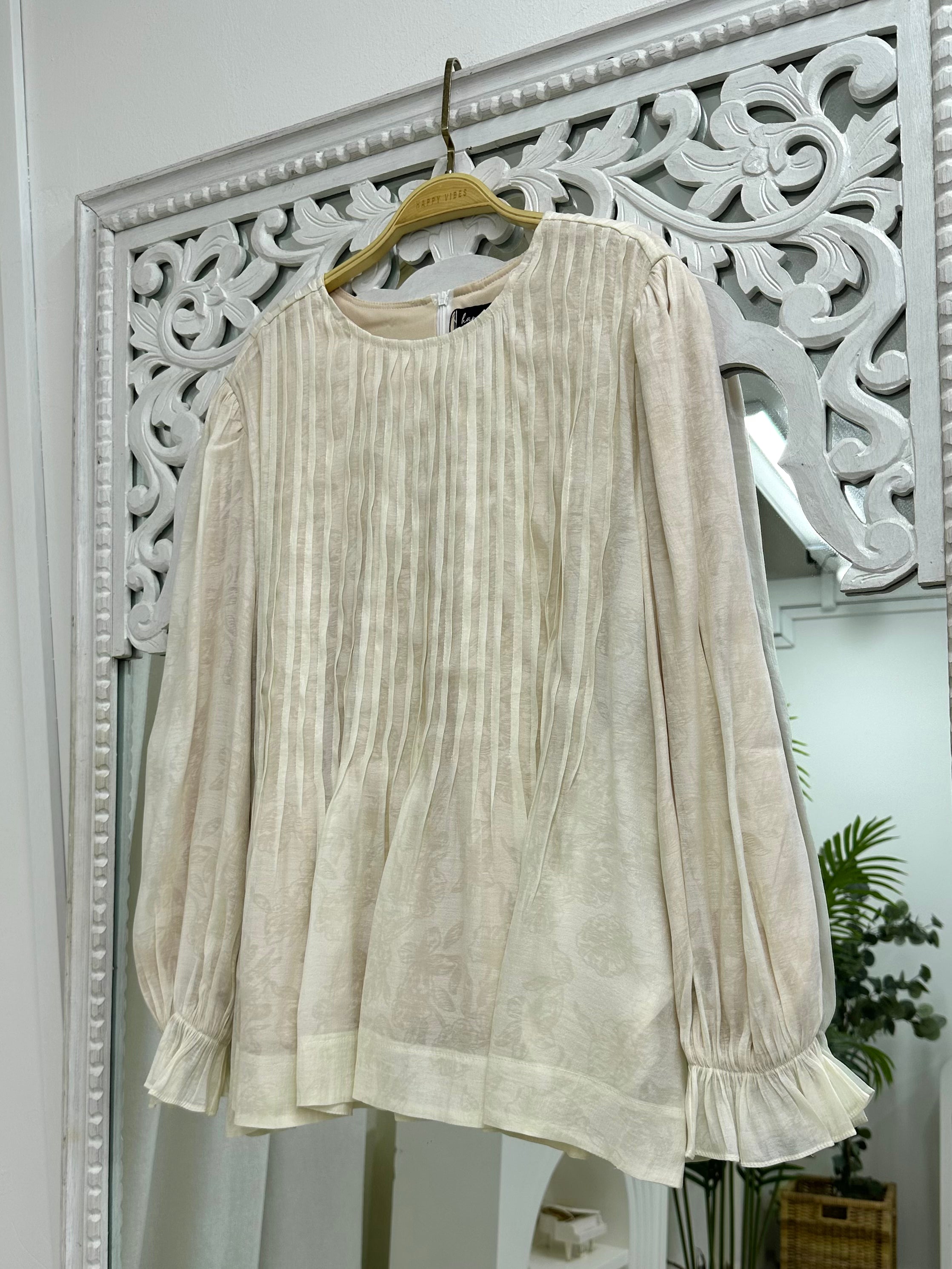 Ophelia Pleat Series HV Label