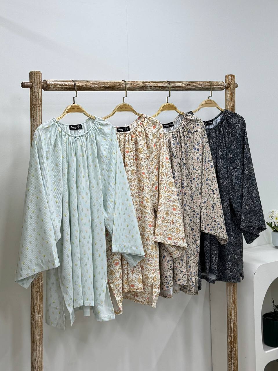 Raglan Basic Printed Top HV Label