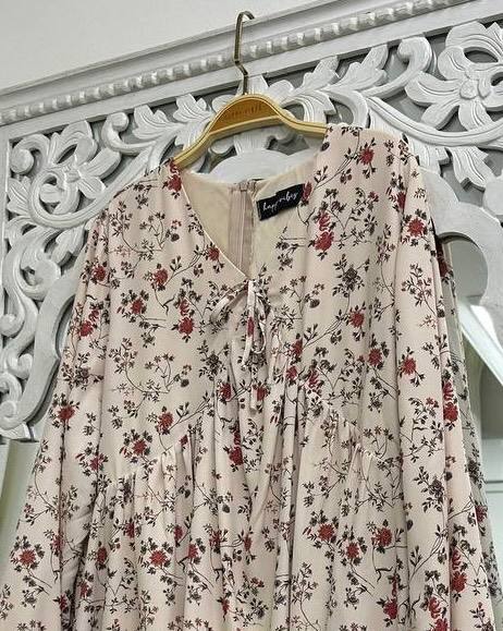 Imprinted Empire Top HV Label