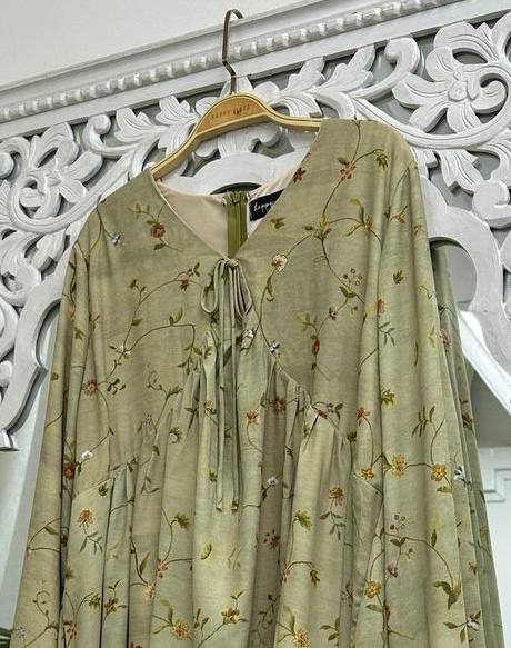 Imprinted Empire Top HV Label