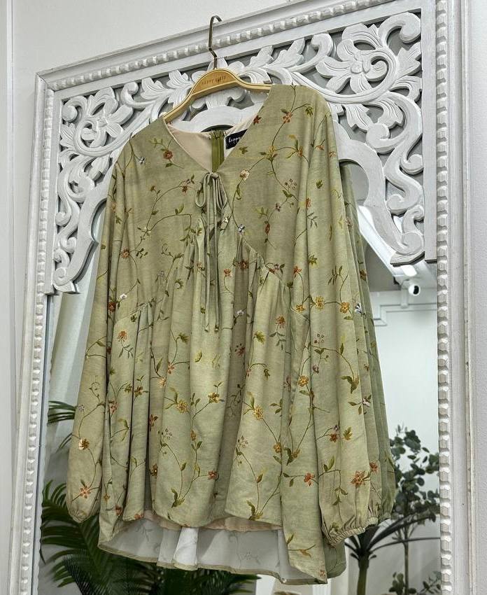 Imprinted Empire Top HV Label