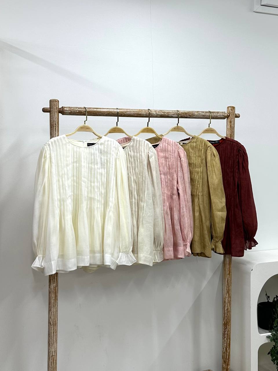 Ophelia Pleat Series HV Label