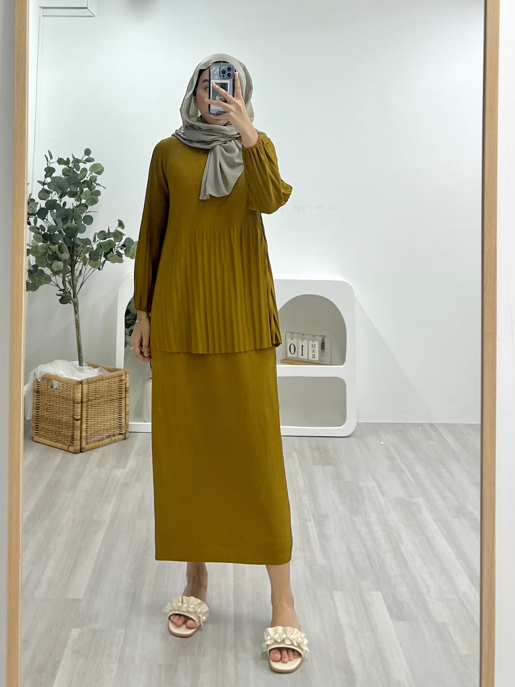 Plain Pleated Skirt Set