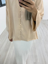 Load image into Gallery viewer, Safiya Crinkle Satin Top SCST