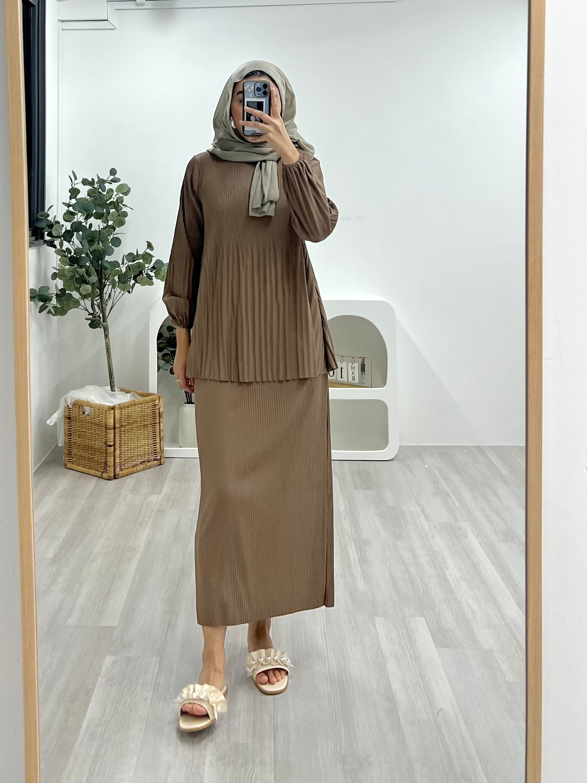 Plain Pleated Skirt Set