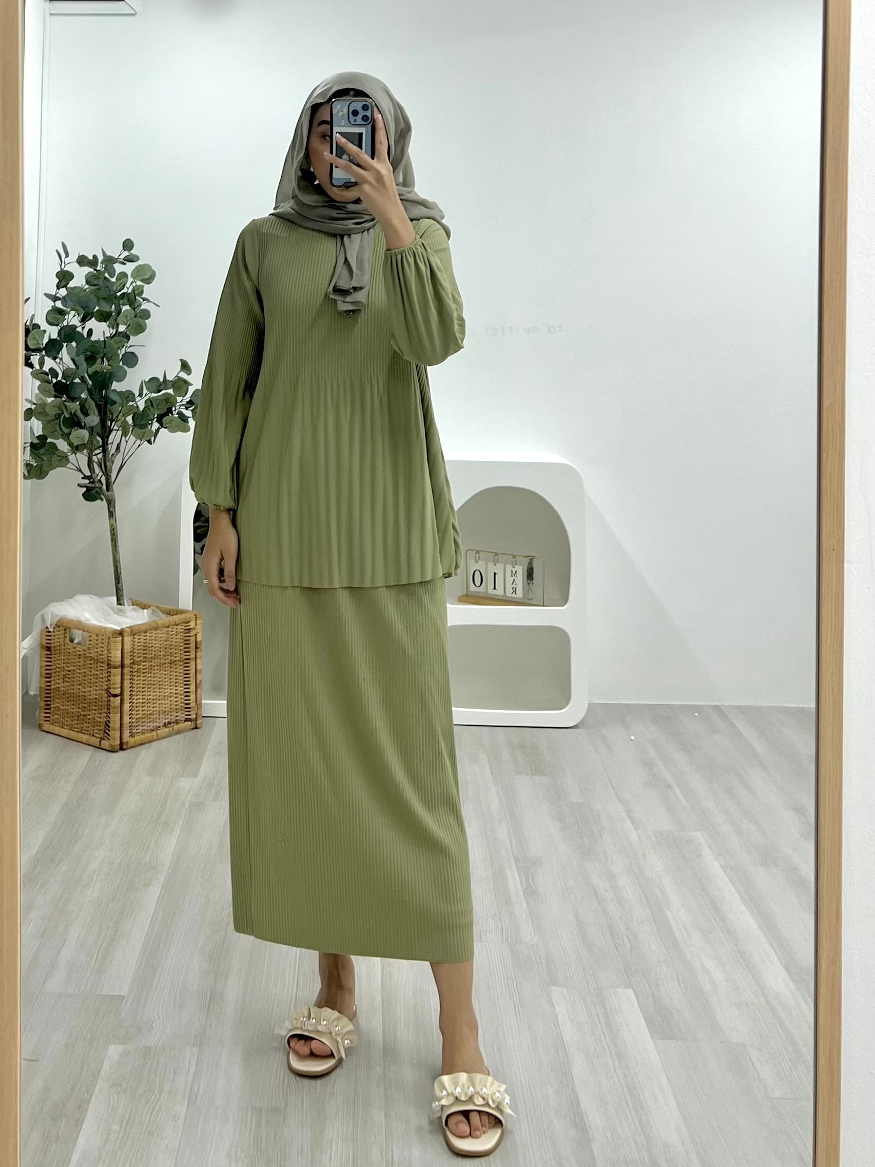 Plain Pleated Skirt Set