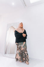 Load image into Gallery viewer, Mermaid Pleated Batik Skirt - Rossia
