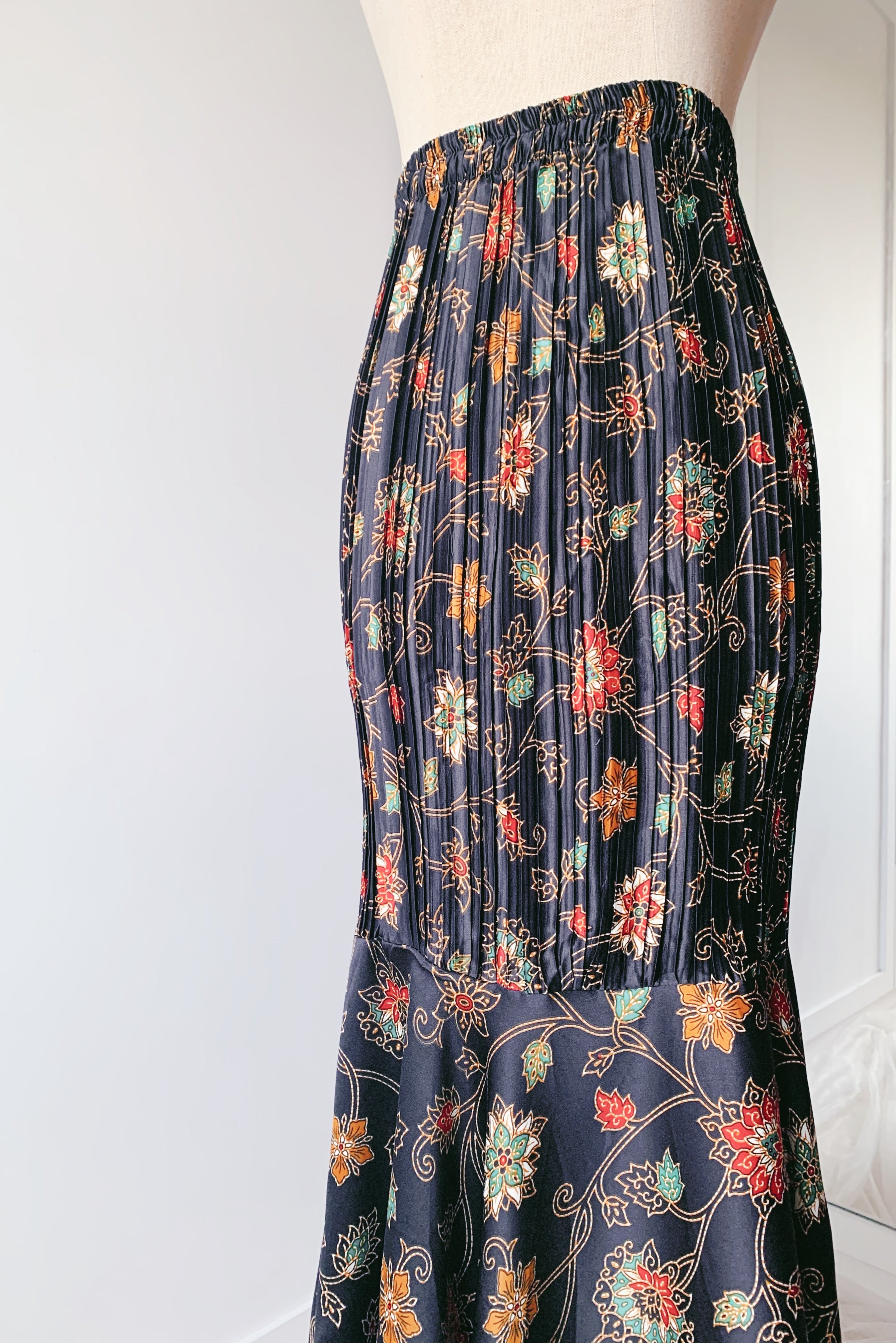 Mermaid Pleated Batik Skirt - Suhaila